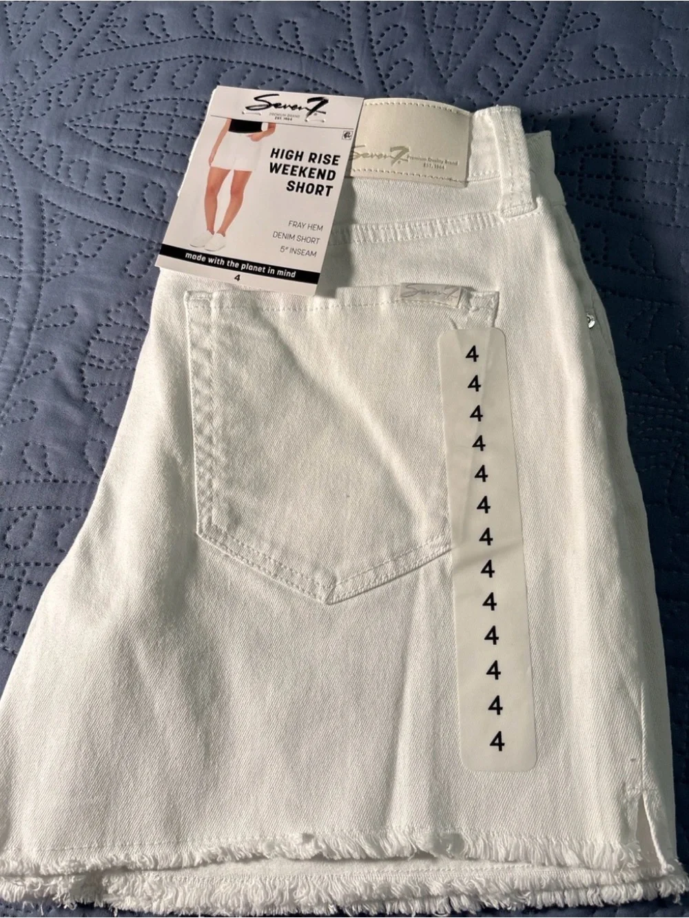 NWT Seven7 High Rise Weekend White Denim Shorts Fray Hem Size 4